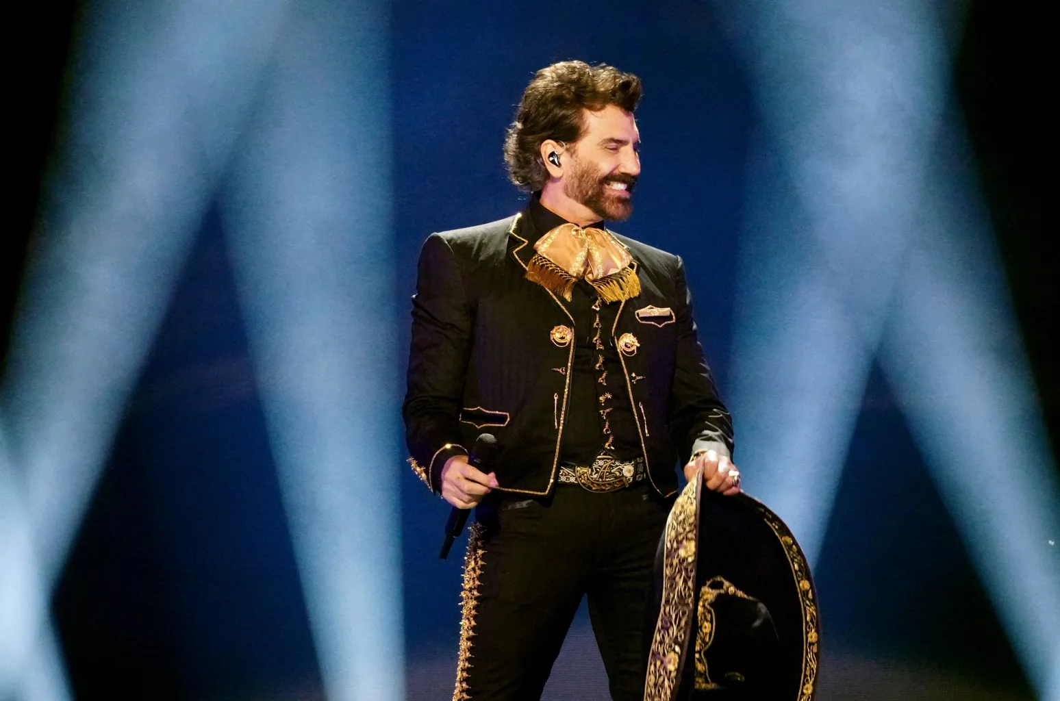 Alejandro Fernandez y Banda MS la 98.1 somos banda