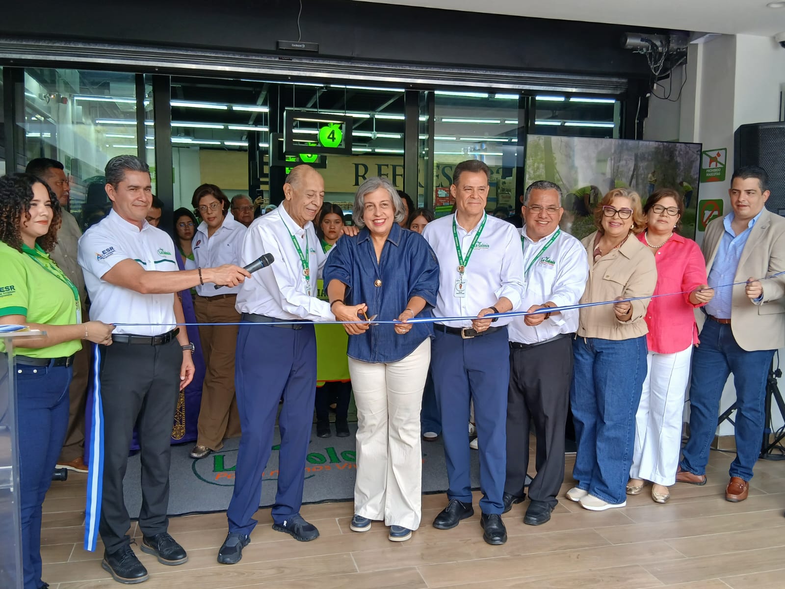 Supermercados La Colonia llega a El Zamorano con la apertura de su tienda número 77, fortaleciendo su presencia en el oriente del país